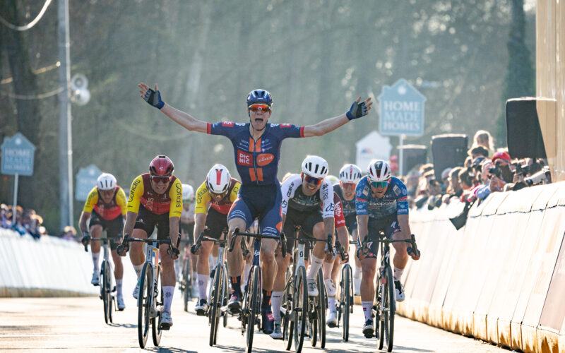 Eekhoff seizes the day after Philipsen crashes out